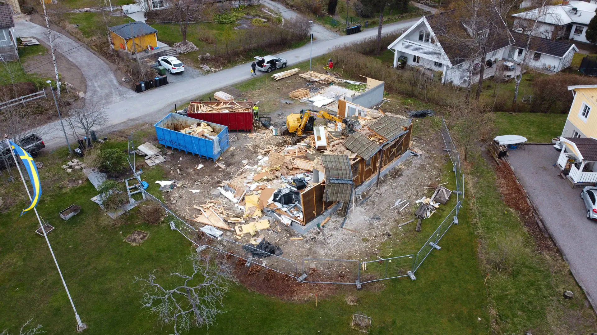 Demontering garage, rivning hus med betongplatta