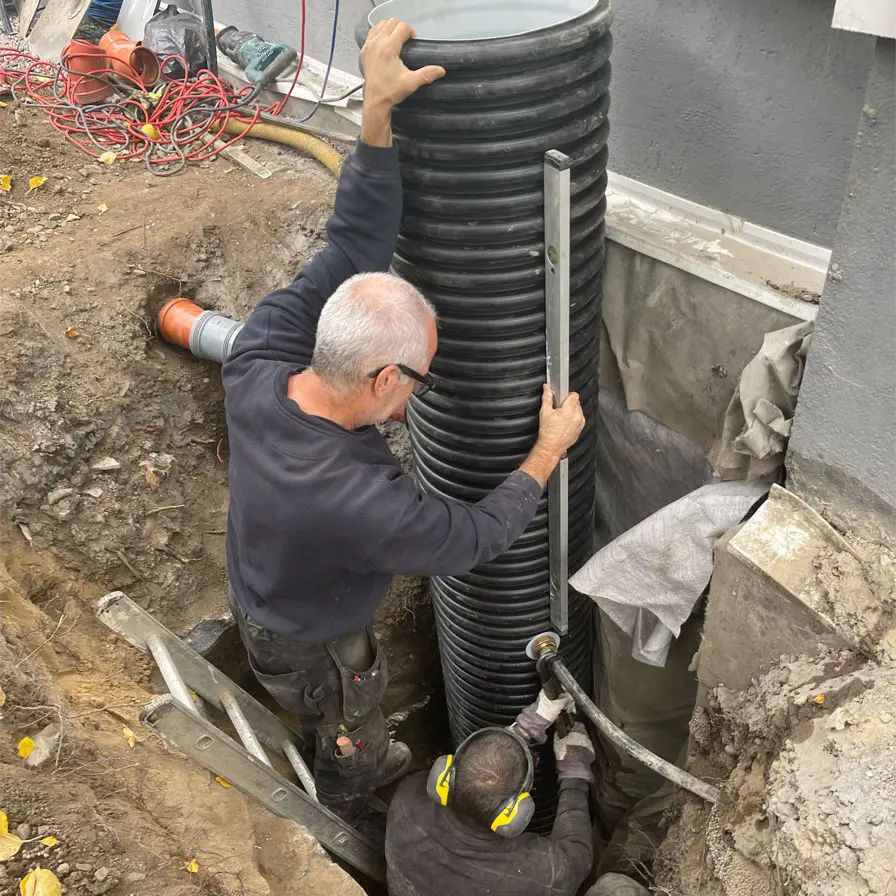 Installation av pumpbrunn i schakt. Pumpning dräneringsvatten samt dagvatten