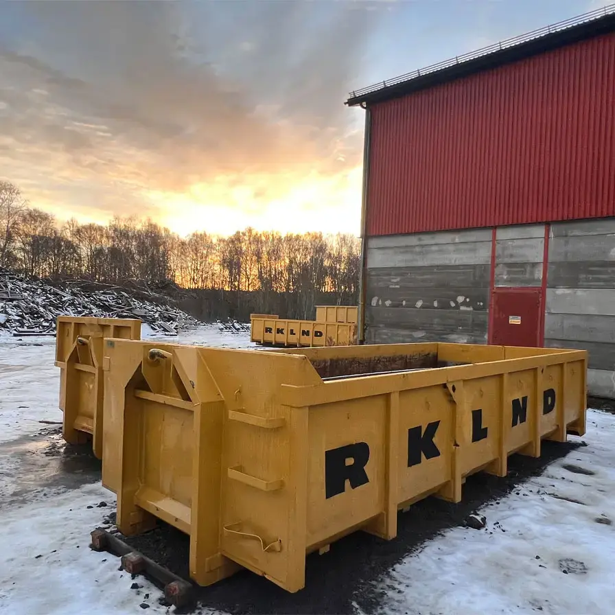 Gul lastväxlarcontainer med Rockland-logga