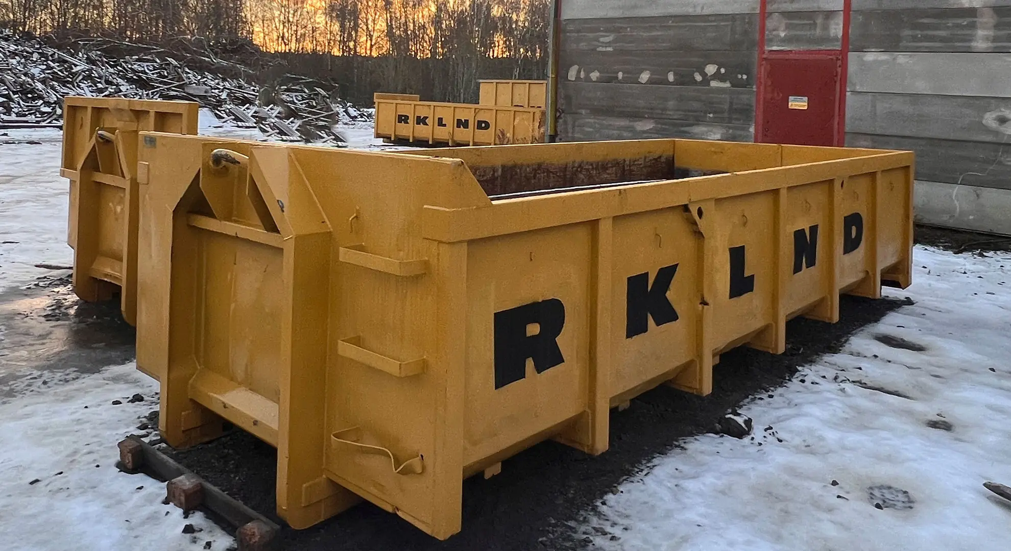 Gul container med rklnd (Rockland)