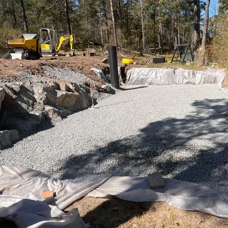Grusbädd pool med pumpbrunn på Lidingö